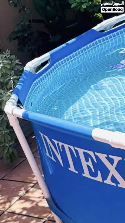 حوض سباحه كبير مساحة طول 3.66. ارتفاعة 76 س ماركه أمريكي اصليه استعمال انظيف مع مضخه فلتر. وغلاف 2