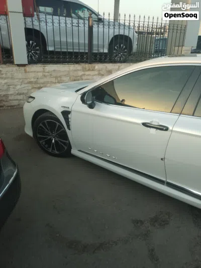 Toyota Camry GLE 4