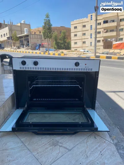 فرن ايطالي اصلي بلت ان نوعSmalvic اكبر حجم مزود بسيفتي للفرن وسيخ دجاج وضو للفرن. وب 4