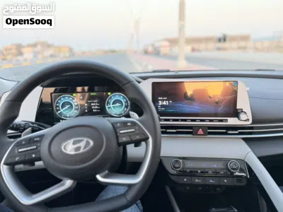 Hyundai Elantra Standard 4