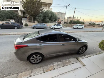 Hyundai Elantra Limited 3