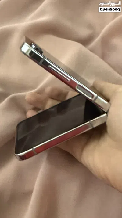 جالاكسي z flip 5 مجدد بذاكرة 512 GB 2