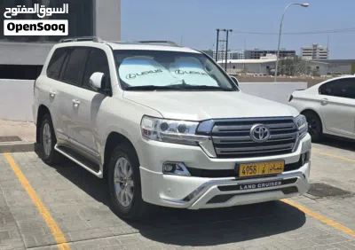 Toyota Land Cruiser GXR 2