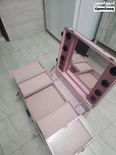 للبيع حقيبة ماكياج 3