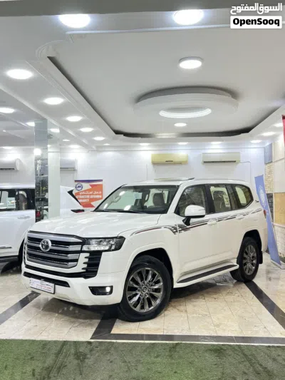 Toyota Land Cruiser GXR 2
