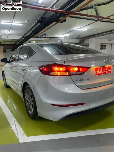 Hyundai Elantra Limited 4