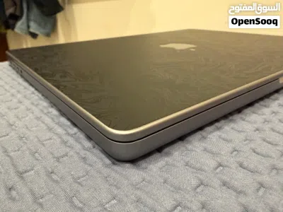 M2 MacBook pro 14" 3