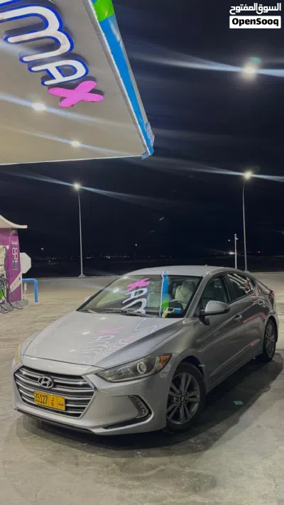 Hyundai Elantra SE 4