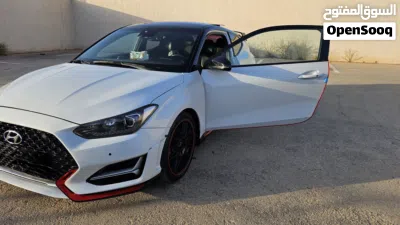 Hyundai Veloster Sport 4