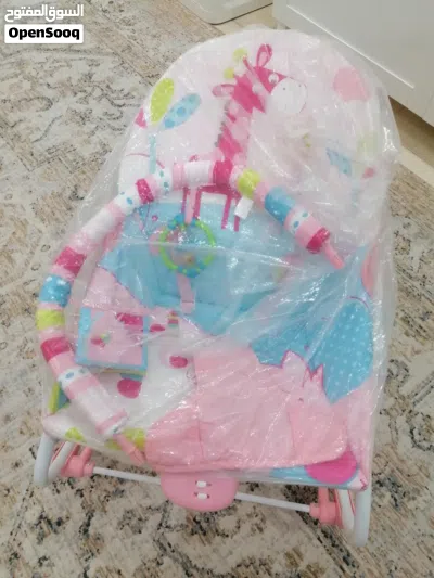 للبيع هزاز اطفال نظيف جداً نفس الجديد و خزاين بلاستيك حق العاب اطفال السعر كلهم ب 10 2
