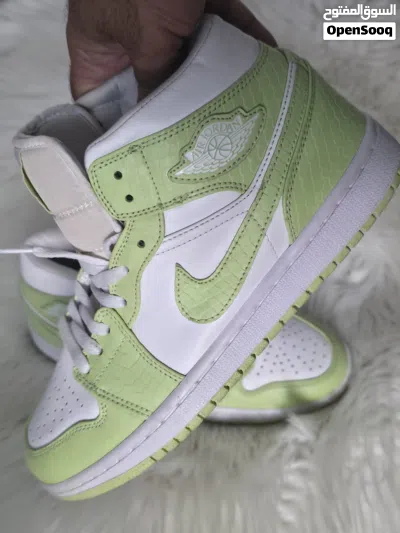 حذاء Nike Air Jordan جديد غير مستعمل بدون علبة لون مميز للبيع 3