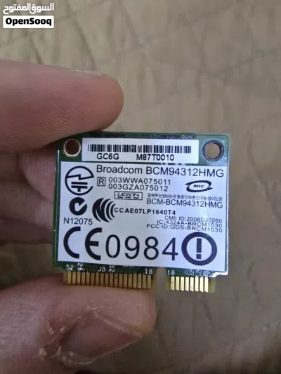 هذه القطعة الظاهرة في الصورتين هي كارت الواي فاي الداخلي (Wireless LAN Card) المسؤول عن التقاط شبكات 2