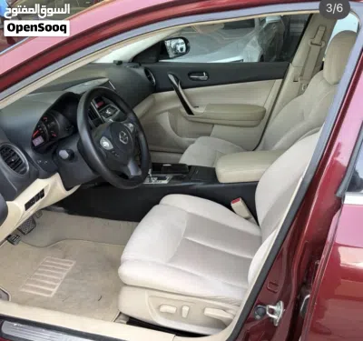 Nissan Maxima Standard 2