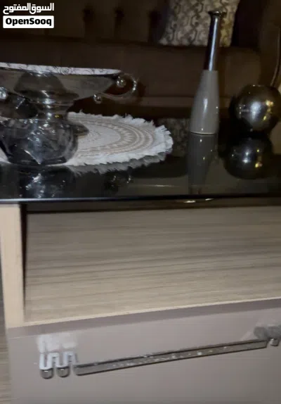 طاولة وسط مع طاولة شاشة بحال وكالة 3