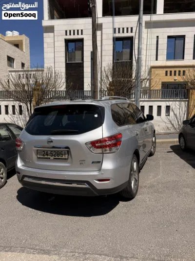 Nissan Pathfinder SV 3
