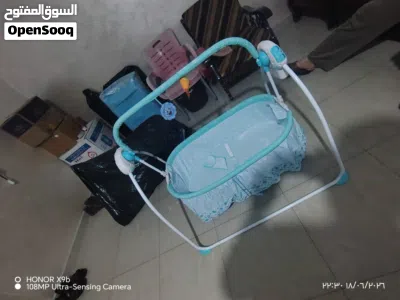 تخت بيبي هزاز كهربائي بحالة ممتازة 2