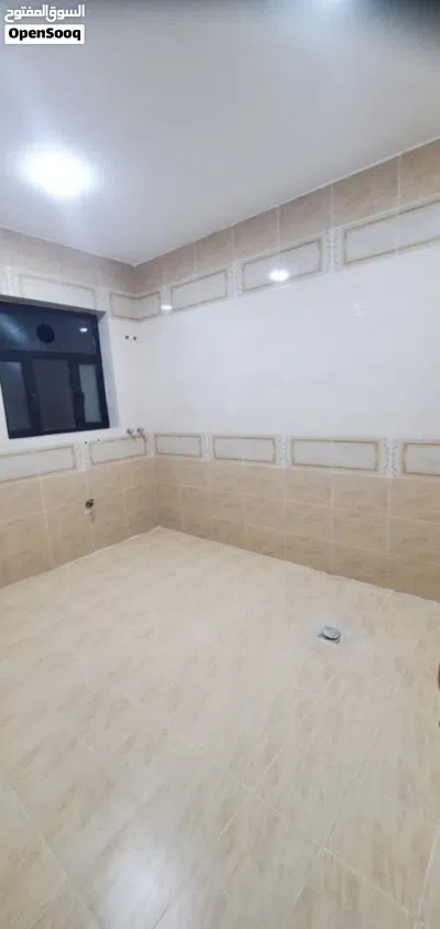 عمارة استثمارية للبيـــــــــــــــــــع مكونة من ثلاثة ادوار الدور الاول اربع فتحات تجاريه وقر 3