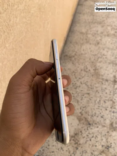 ايفون se 2020 4