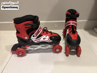 Adjustable size 4 wheel skating shoes 39-40 size 4