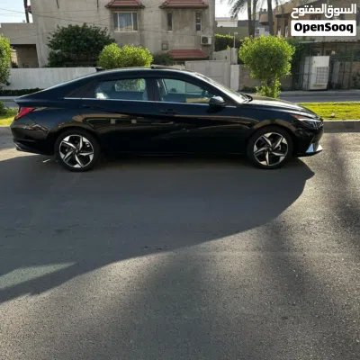 Hyundai Elantra Limited 4