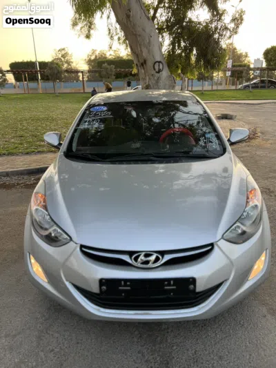 Hyundai Elantra Standard 2