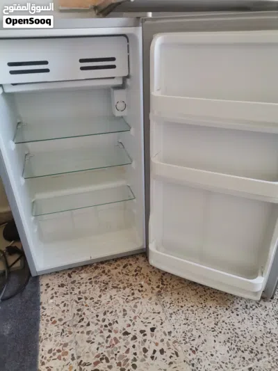 ثلاجة مكتبية بحالة جيد جداً 2