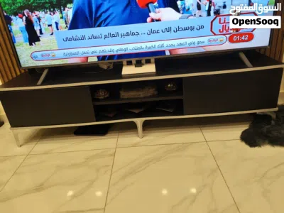 طاولة تلفزيون تفصيل خشب زان استعمال 3 شهور بحالة الوكالة 2