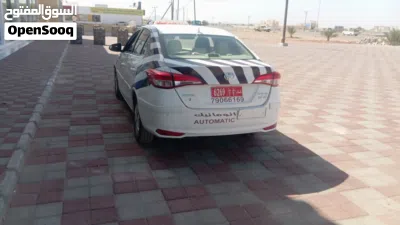 Toyota Yaris E 2