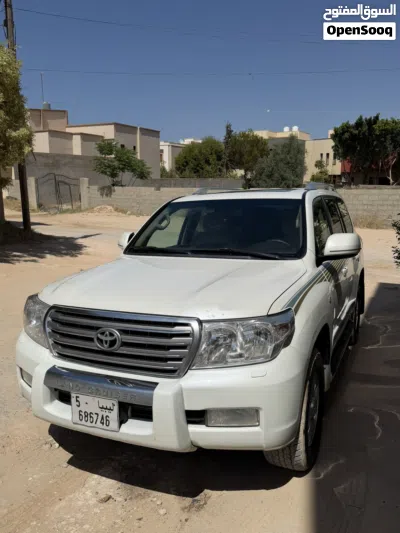Toyota Land Cruiser GXR 2