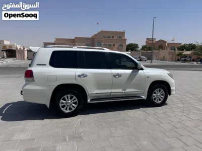 تويوتا لاند كروزر VXR 4