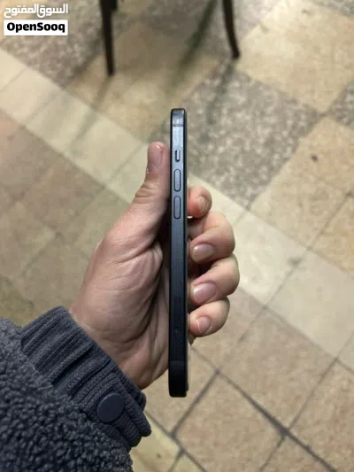 iPhone 15 لون اسود 4