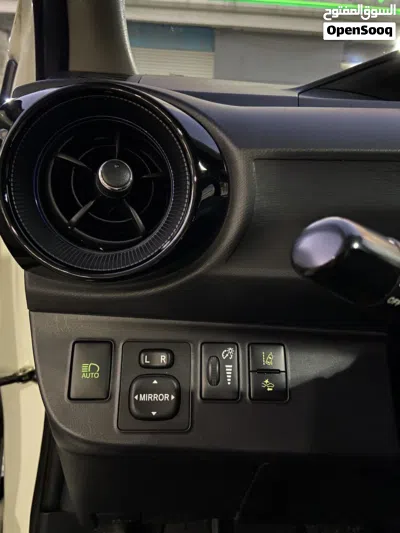 Toyota Prius Prius C 3
