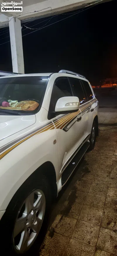 Toyota Land Cruiser VXR 2