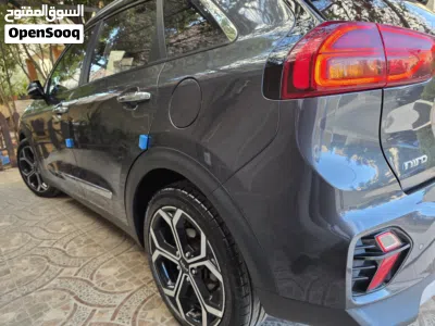 Kia Niro EX Touring 3