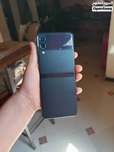 سامسونج زد فليب 3 عرطه قابل للتفاوض بل معقول السعر 800 سعودي الحق ماتلحق مشكلتك فيه خطين مضمون من 3