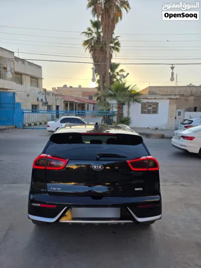 Kia Niro EX Touring 3