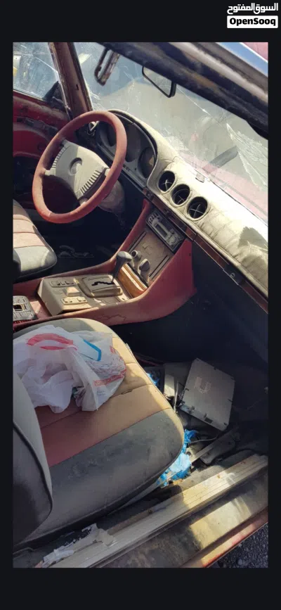 سيارة مرسيديس طراز 1977 450 سبورت تحتاج الى صيانه.السياره ملغية مؤقتا وممكن تسجيلها من جديد 3