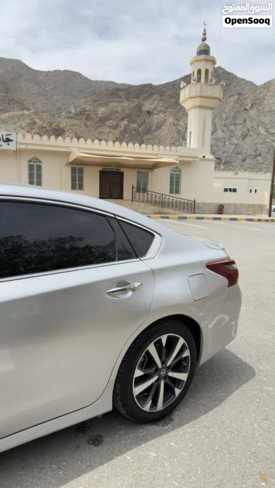 Nissan Altima SR 4