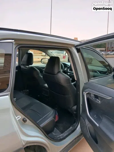 Toyota RAV 4 XLE 4
