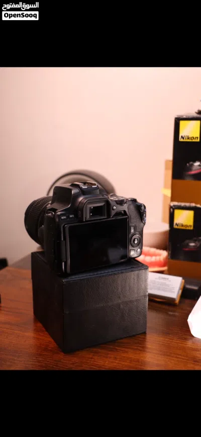 للبيع كامرا كانون 250D تصوير 4k شاشه لمس قلاب الحديثه واي فاي بلوتوث فوللل 3