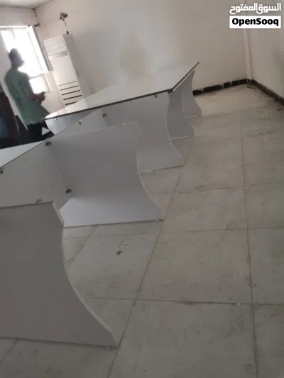 ميز اجتماعات للبيع جديد جدا 5 متر في متر ونص ارتفاع 80 4