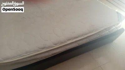 تخت للبيع جلد لون بني مع الفرشه 4