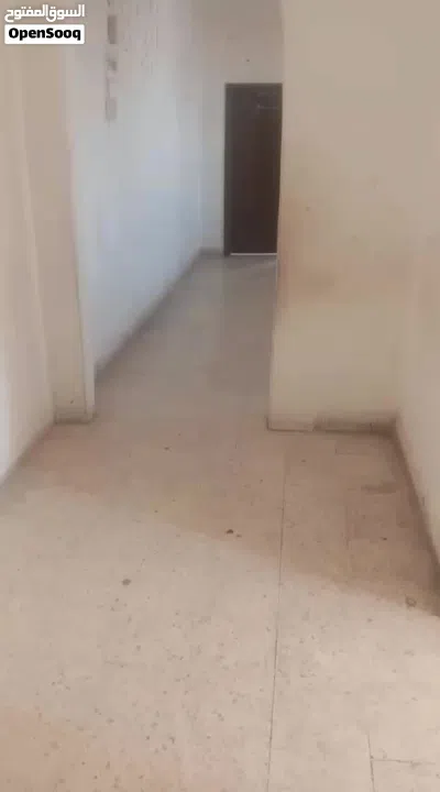 للبيع شقه في مادبا بجانب محطة الخدمات الوسط التجاري 4