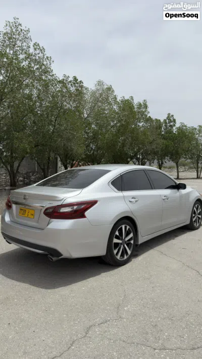 Nissan Altima SR 3