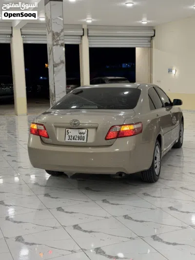 Toyota Camry LE 4