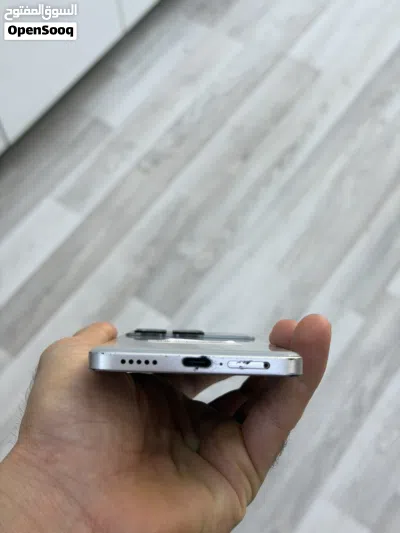 بوكو x6pro جهاز ربي يبارك مش مقضوض بضمانة المحل 256 والرام 12 عيب لا 3