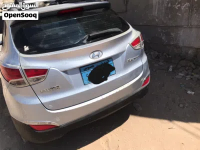 Hyundai Tucson SE 2