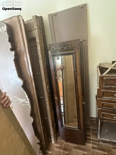 غرفة نوم سرير مزدوج خزانة ملابس كمودين تسريحه مع مرايا بدون فرشه 2