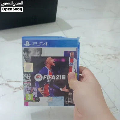 1:.بلي سيشن 4 سلم بدون اليدات 2:يو اس بي 3:قرص فيفا 21 ولكن الغلاف متضرر ولكن القرص نظيف 2