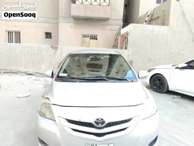 Toyota Yaris E 2